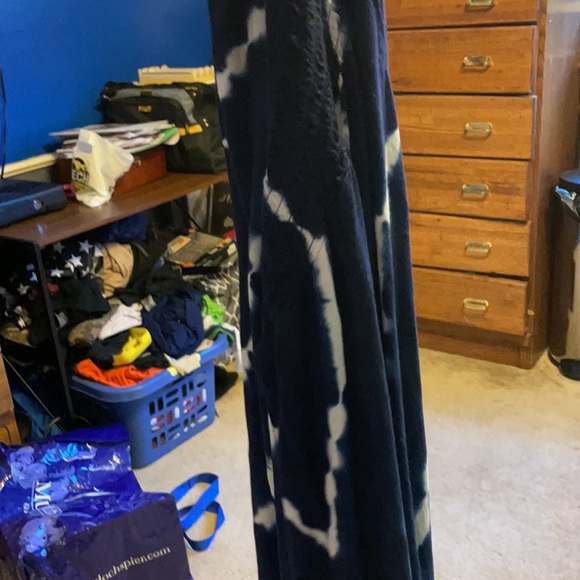 It’s a skirt - Picture 3 of 4